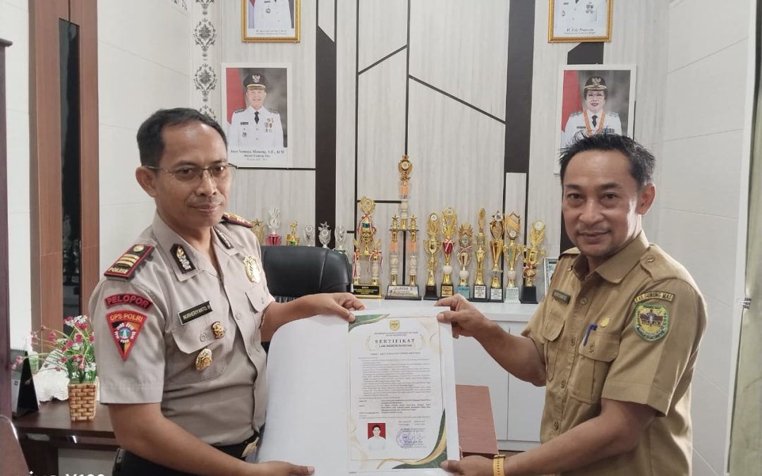 Dinas Kesehatan Serahkan SLHS kepada Dapur SPPG Kemala Presisi Polres Gunung Mas